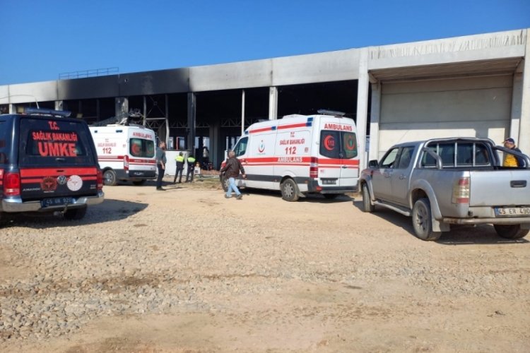 Manisa'da g&ouml;&ccedil;&uuml;k altında kalan 2 iş&ccedil;i hayatını kaybetti