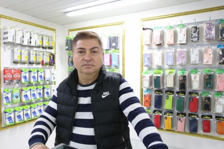 Hatay'da enkazdan yaralı kurtarılan depremzede yeni işyerine kavuştu
