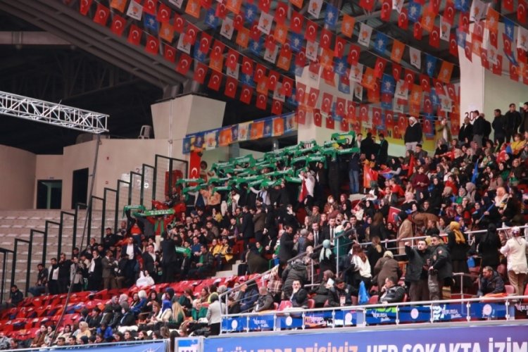 Bursalılar Cumhurbaşkanı Erdoğan'ı bekliyor! Tofaş Spor Salonu dolmaya başladı