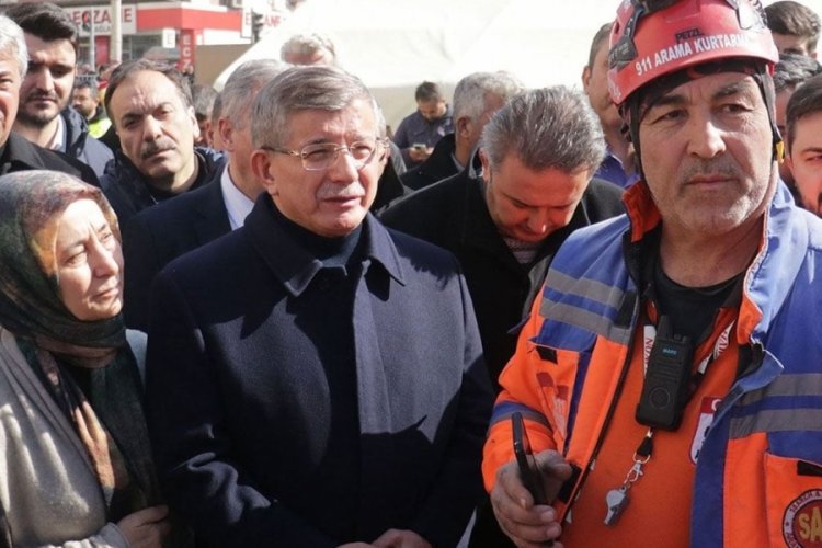 Gelecek Partisi lideri Davutoğlu depremin yıl d&ouml;n&uuml;m&uuml;nde Hatay'a gidiyor