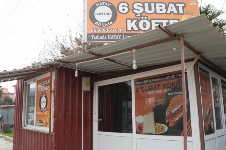 Depremin acısı Hatay esnafının tabelasında