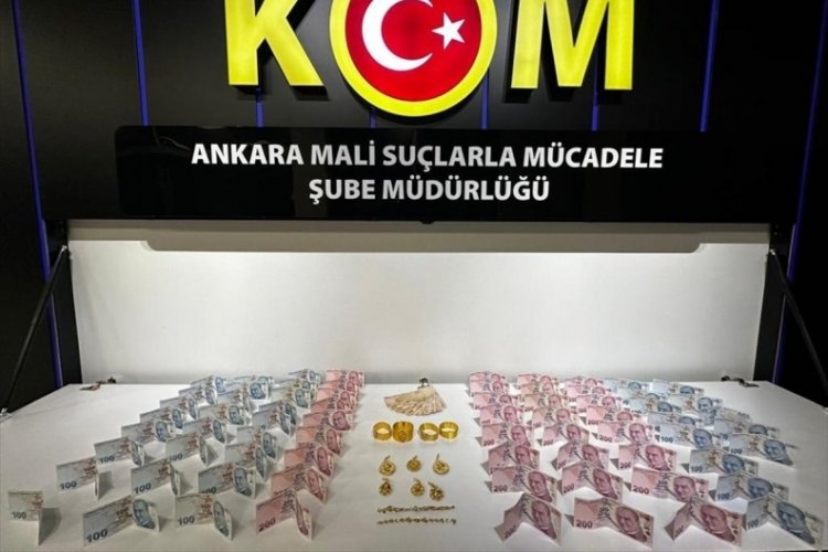 Ankara'da kuyumculara sahte altın sattıkları belirlenen 3 kişi tutuklandı.