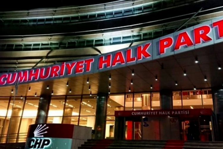 CHP'de 4 b&uuml;y&uuml;kşehir adayı daha belli oldu: İzmir &Ccedil;iğli adayı değiştirildi!