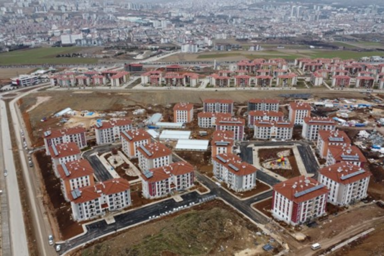 Deprem konutlarının teslimine başlanıyor