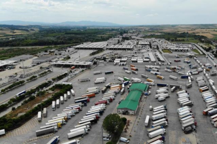 Kapıkule Sınır Kapısı'nda ka&ccedil;ak&ccedil;ılık operasyonu: 4'&uuml; g&uuml;mr&uuml;k personeli 7 ş&uuml;pheli tutuklandı