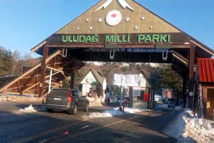 Uludağ'da Milli Park gişelerinden 15 g&uuml;nde 41 bin ara&ccedil; ge&ccedil;iş yaptı