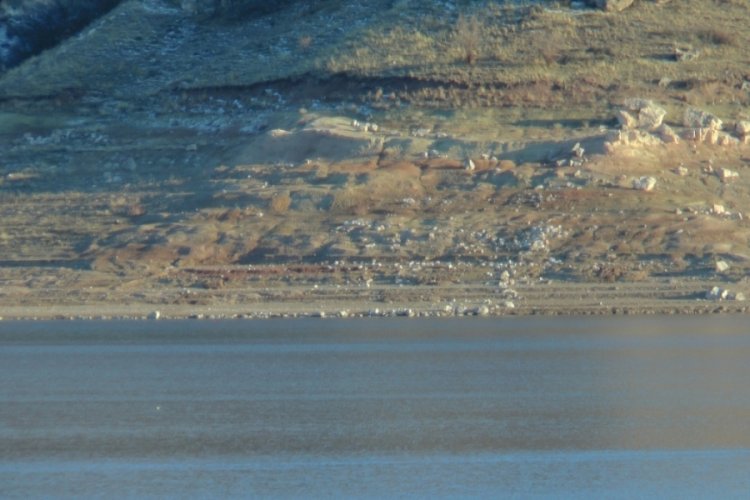 Yağış olmadı, Yamula Barajı'nda sular &ccedil;ekildi