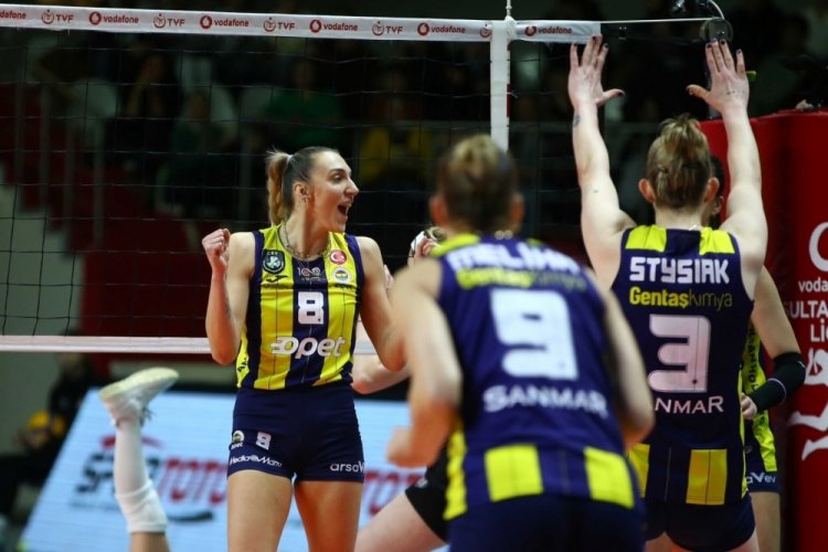 Voleybolda derbi heyecanı