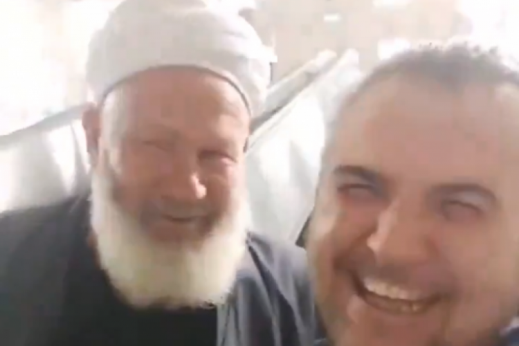 Gen&ccedil; kıza s&ouml;zl&uuml; tacizde bulundu! Sosyal medyada g&uuml;ndem oldu