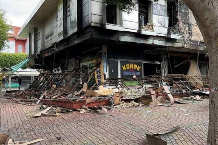 Antalya'da iş merkezinde yangın