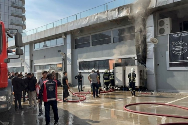 Diyarbakır'da yangın paniği: Plaza tahliye edildi