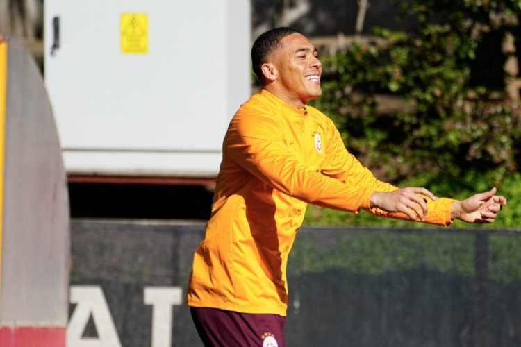 Carlos Vinicius ilk antrenmanına &ccedil;ıktı