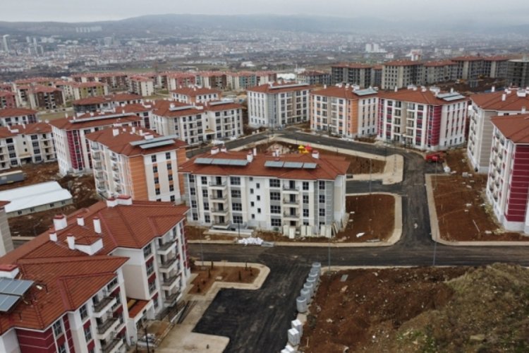 Hatay'da deprem konutları hak sahiplerine teslim edildi