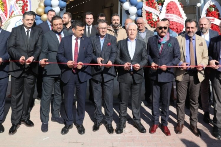 Koza Halı'dan Nil&uuml;fer'de g&ouml;rkemli a&ccedil;ılış