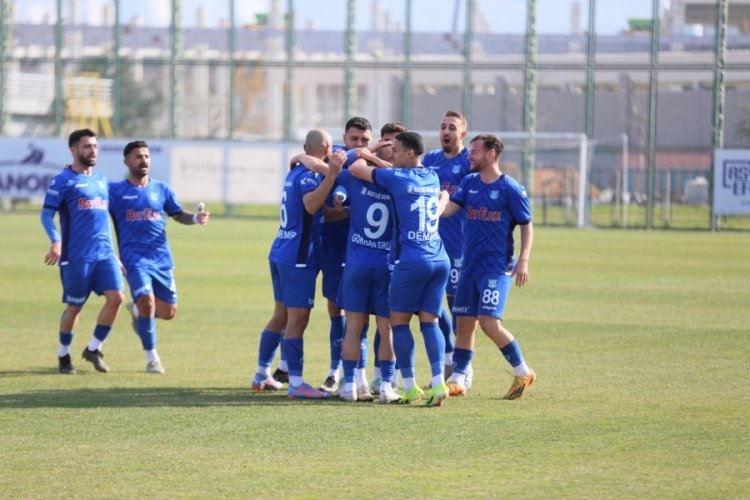 Bursa Yıldırımspor y&uuml;kselişini s&uuml;rd&uuml;rd&uuml;
