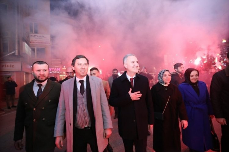 İneg&ouml;l Belediye Başkanlığına yeniden aday g&ouml;sterilen Alper Taban'a davullu zurnalı karşılama