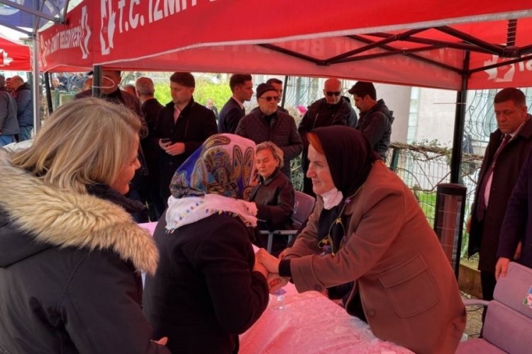 Meral Akşener ablası Mualla &Ouml;zen'i son yolculuğuna uğurladı