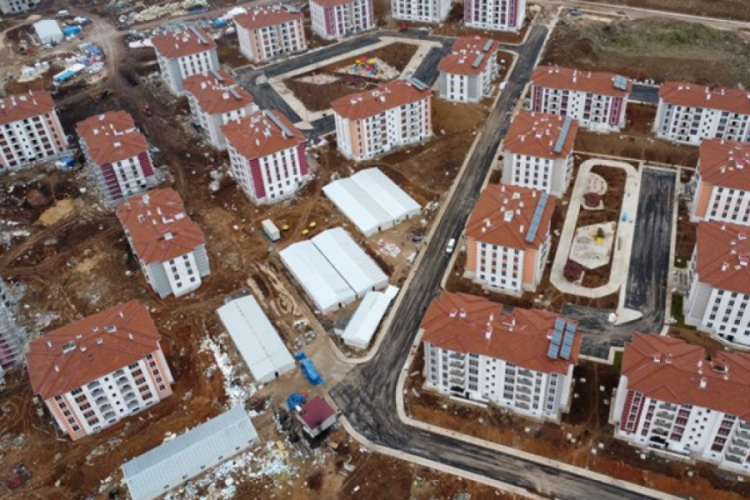 Deprem b&ouml;lgesinde 2 ay i&ccedil;erisinde toplam 75 bin konutun kura &ccedil;ekimi tamamlanacak