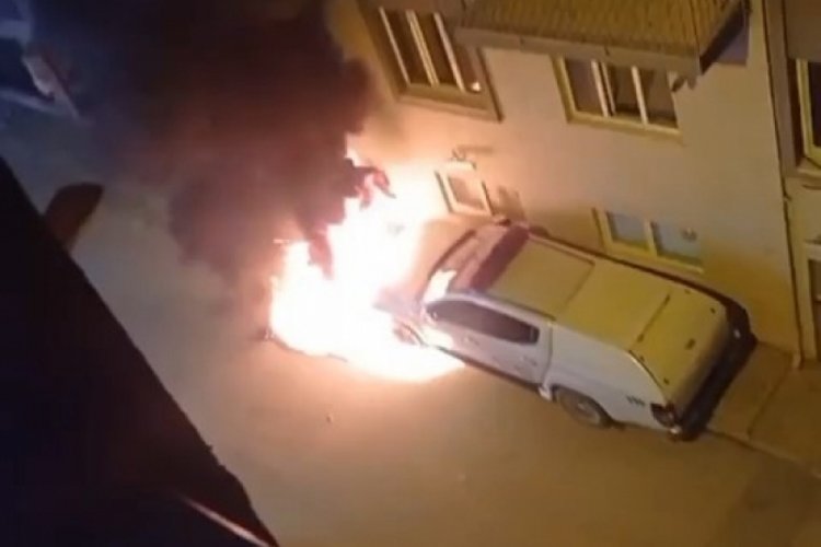 Bursa'da otomobil alev alev yandı!