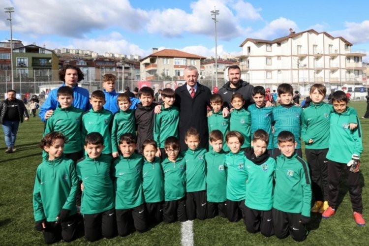 Kocaeli'nde minik futbolcular h&uuml;nerlerini sergiledi