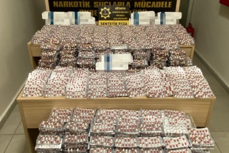 K&uuml;tahya'da 18 yaşındaki yolcunun valizinde sentetik ecza ele ge&ccedil;irildi