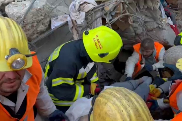 Zonguldak'ta madenciler, depremde kurtardıkları Song&uuml;l G&ouml;ksu ile iletişimi koparmıyor