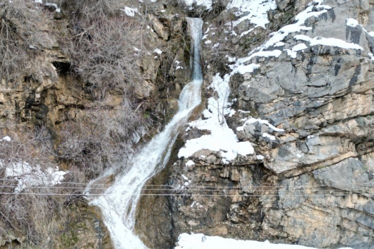 Şırnak'ta şelalede kartpostallık g&ouml;r&uuml;nt&uuml;