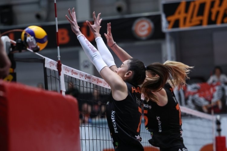 Eczacıbaşı Dynavit, sahadan galip ayrıldı