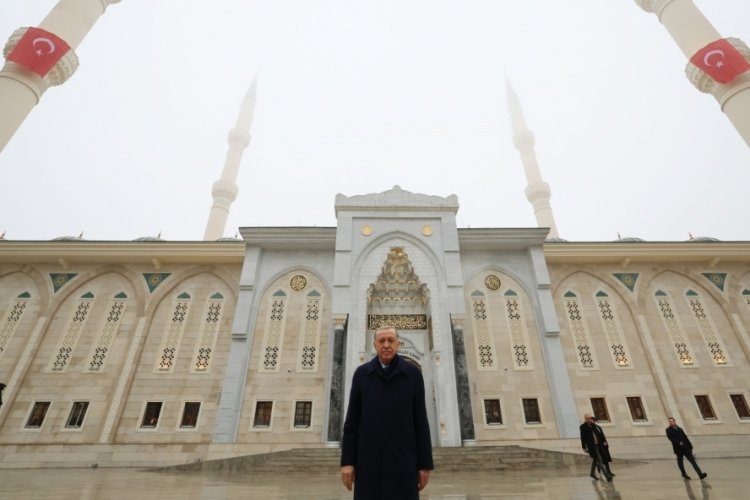 T&uuml;rkiye'nin en b&uuml;y&uuml;k ikinci camisi Şahinbey Millet Camii a&ccedil;ıldı