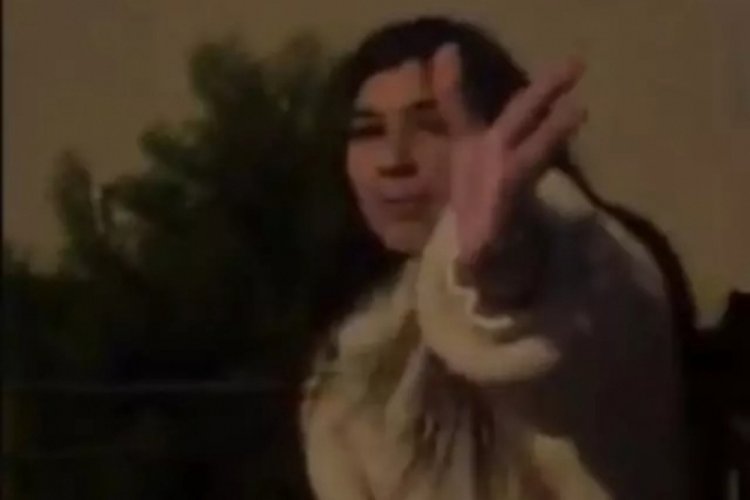 Taksi &uuml;cretini &ouml;demeyip şof&ouml;re saldıran kadın serbest bırakıldı