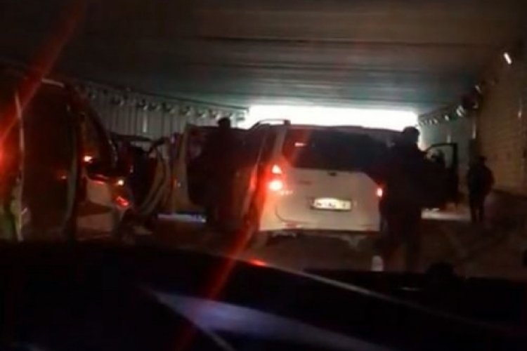 Asker eğlencesinde yolu kapatıp havaya ateş a&ccedil;tılar