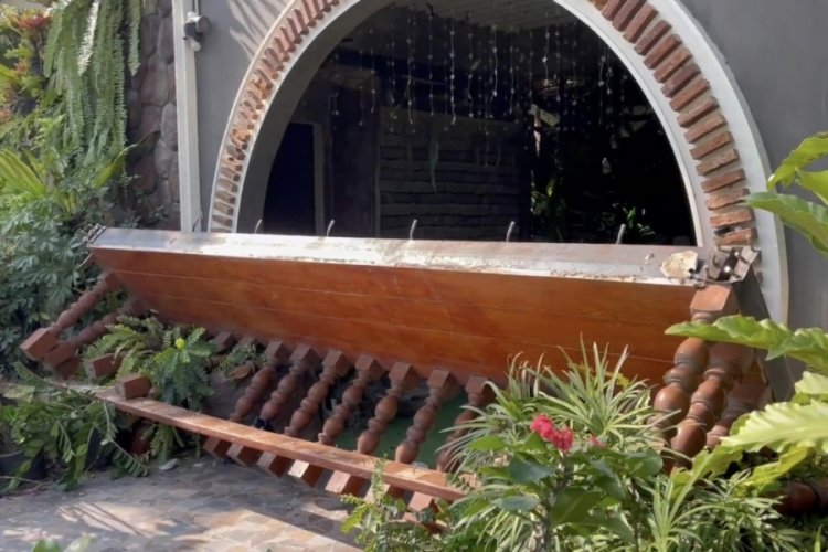 Tayland'da poz verdikleri sırada balkon &ccedil;&ouml;kt&uuml;: 13 yaralı