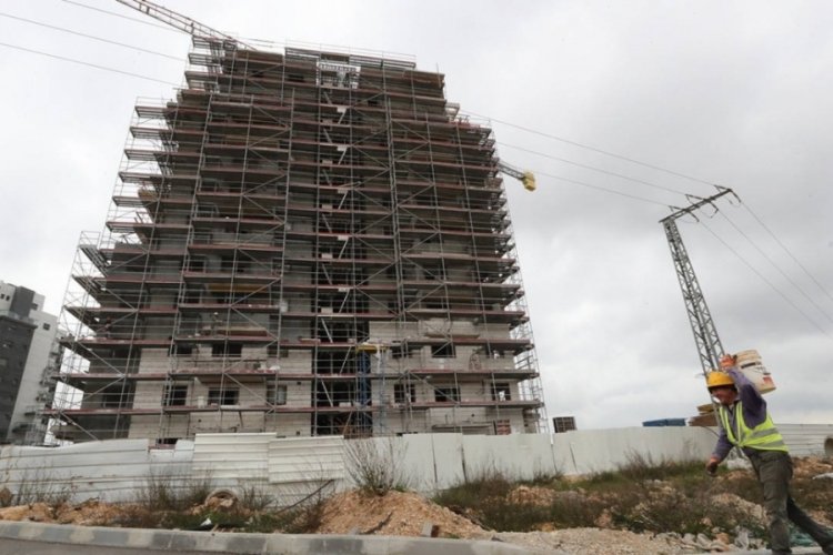 İsrail, Filistinli iş&ccedil;ilerin yerine yurt dışından 65 bin inşaat iş&ccedil;isi getirecek