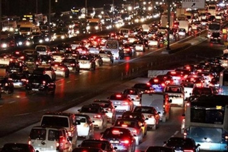 Okulların ilk g&uuml;n&uuml;nde İstanbul trafiğinde son durum