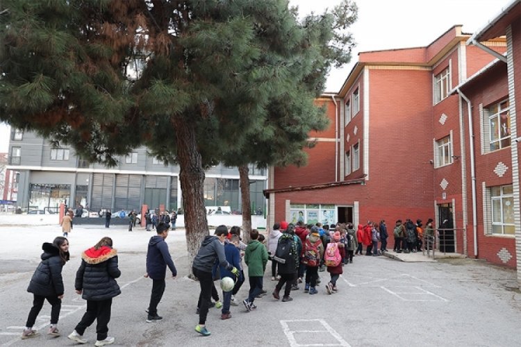 Trakya'da &ouml;ğrenciler okula d&ouml;nmenin heyecanını yaşadı