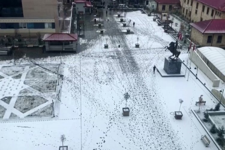 Bayburt'ta karla birlikte soğuk hava etkisini azalttı