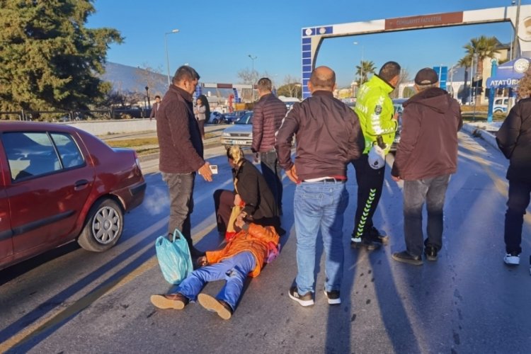 Muğla'da yolun karşısına ge&ccedil;mek isterken otomobil &ccedil;arptı