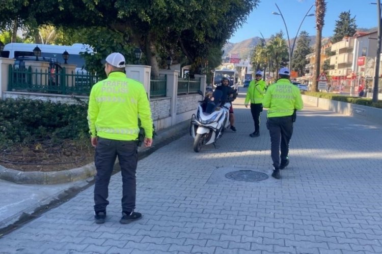 Muğla'da trafik ekipleri denetimlere devam ediyor