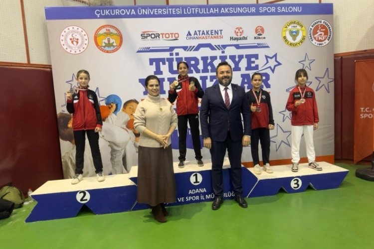 Afyonkarahisarlı karateciler milli takıma se&ccedil;ilme hakkı kazandı