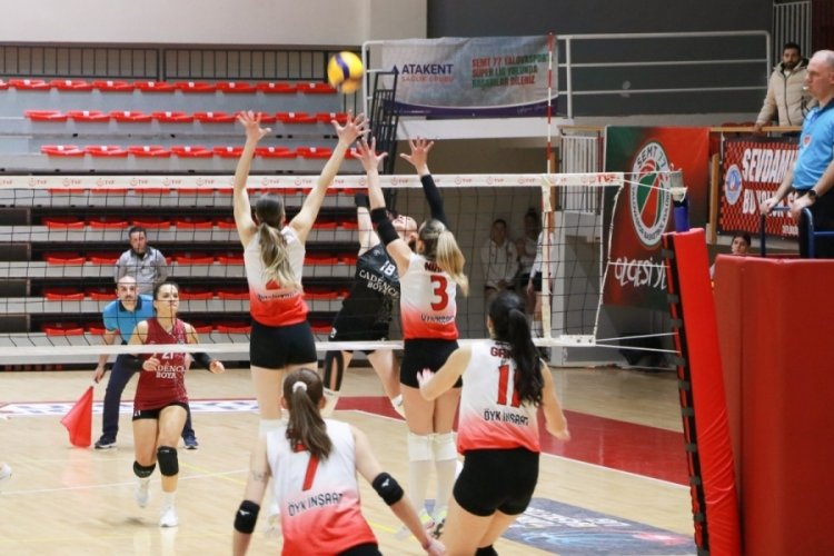 Yalova kadın voleybol takımları Play-Off'u garantiledi