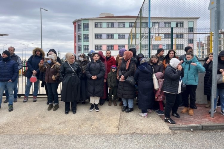 Eskişehir'de kavga sonrası 6 &ouml;ğretmenin başka okullara tayin edilmesi velilerin tepkisine neden oldu