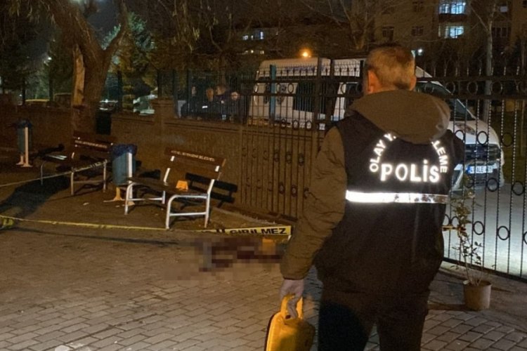 Kocaeli'de okul bah&ccedil;esinde veliye bı&ccedil;aklı saldırı