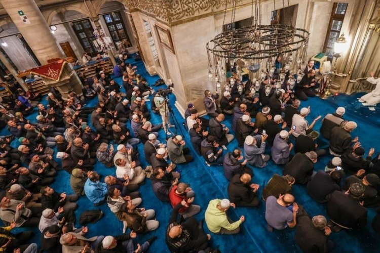 Depremde hayatını kaybedenler i&ccedil;in sabah namazında hatim duası yapılacak