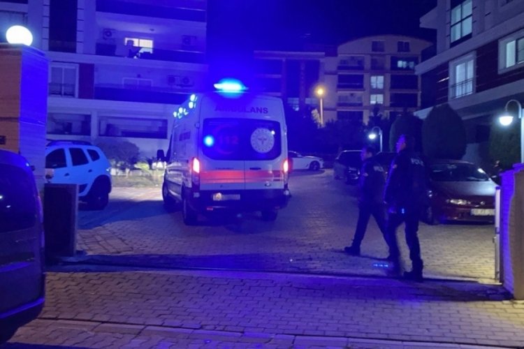 Aydın'da &uuml;&ccedil;&uuml;nc&uuml; katta bulunan evlerinin balkonundan beton zemine d&uuml;şt&uuml;