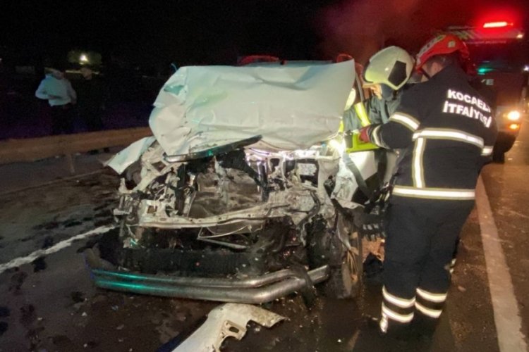 Kocaeli'de trafik ışıklarında feci kaza