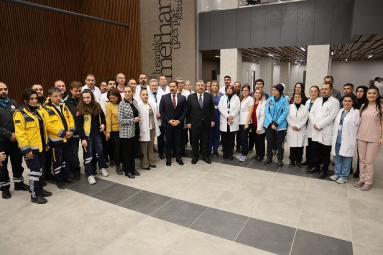 Bakan Koca, sağlık &ccedil;alışanlarıyla bir araya geldi