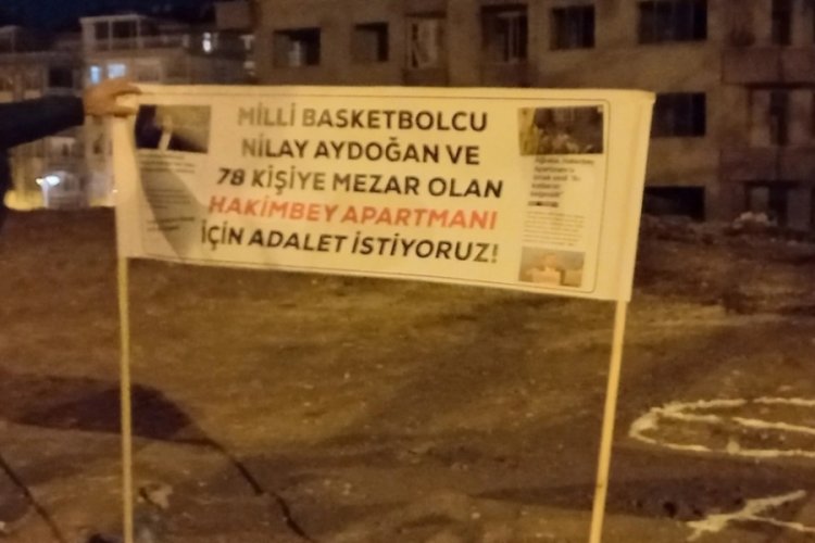 78 kişiye mezar olan Hakimbey apartmanı arsasında duygusal anlar
