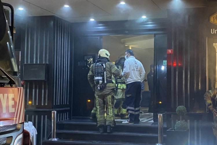 İstanbul'da yangın: &Ccedil;arşafları birbirine bağlayıp 3. kattan inmeye &ccedil;alıştı