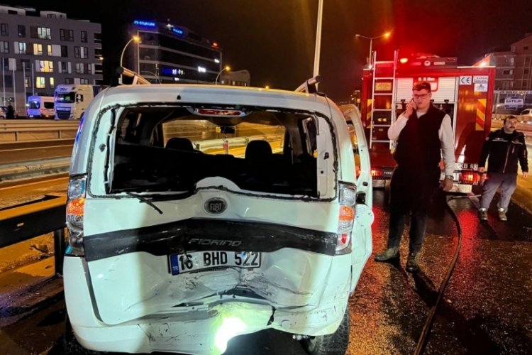 Bursa plakalı ara&ccedil; Kocaeli'de kaza yaptı! 1 kişi yaralandı