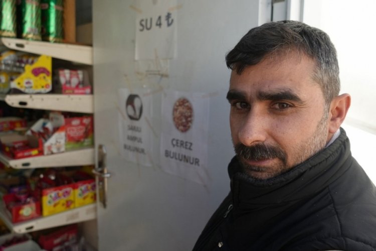 Malatya'da hayatını konteyner kentte s&uuml;rd&uuml;ren depremzede evine nasıl hasret kaldığını anlattı